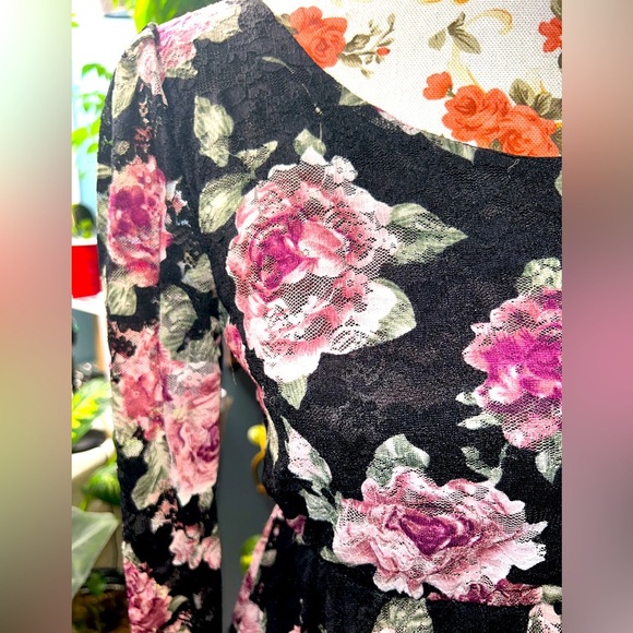 Floral Lace Blouse - Picture 4 of 5